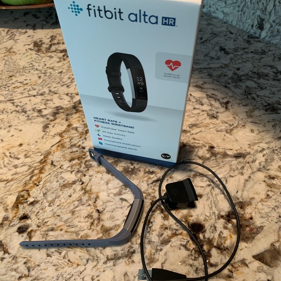 Fitbit Alta HR - Picture 1 of 5
